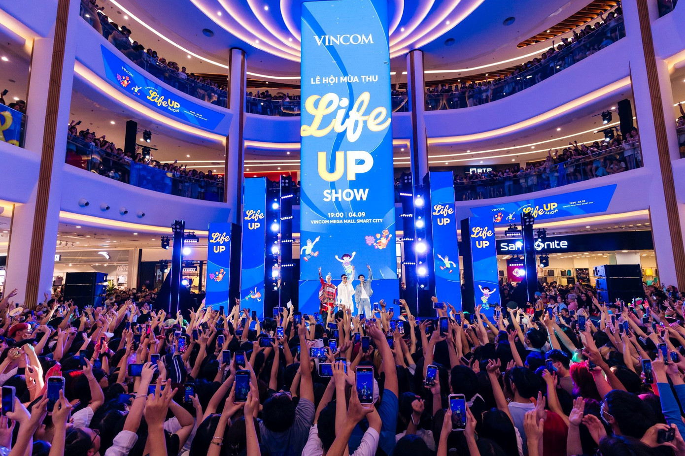 Các sự kiện, chương trình marketing, kích cầu mua sắm độc đáo, sáng tạo tại TTTM Vincom thu hút đông đảo khách hàng Các sự kiện, chương trình marketing, kích cầu mua sắm độc đáo, sáng tạo tại TTTM Vincom thu hút đông đảo khách hàng