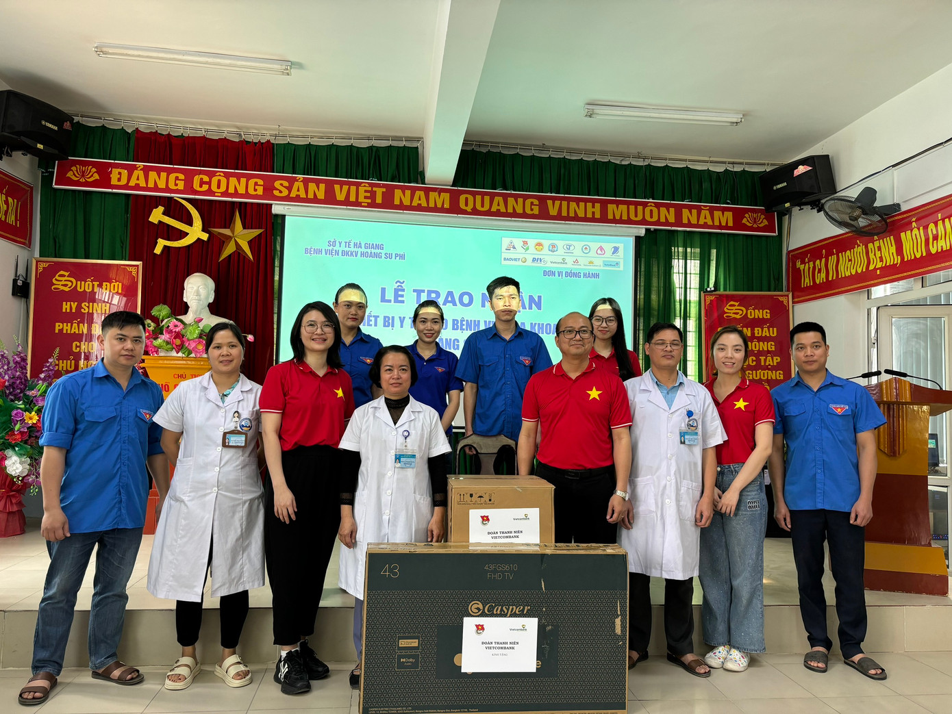 Thăm hỏi và tặng quà tại Bệnh viện Đa khoa Hoàng Su Phì