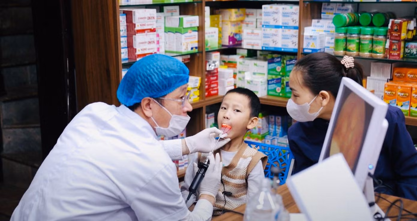 Tại sự kiện các bé được bác sĩ Tai mũi họng thăm khám và tư vấn sức khỏe hô hấp