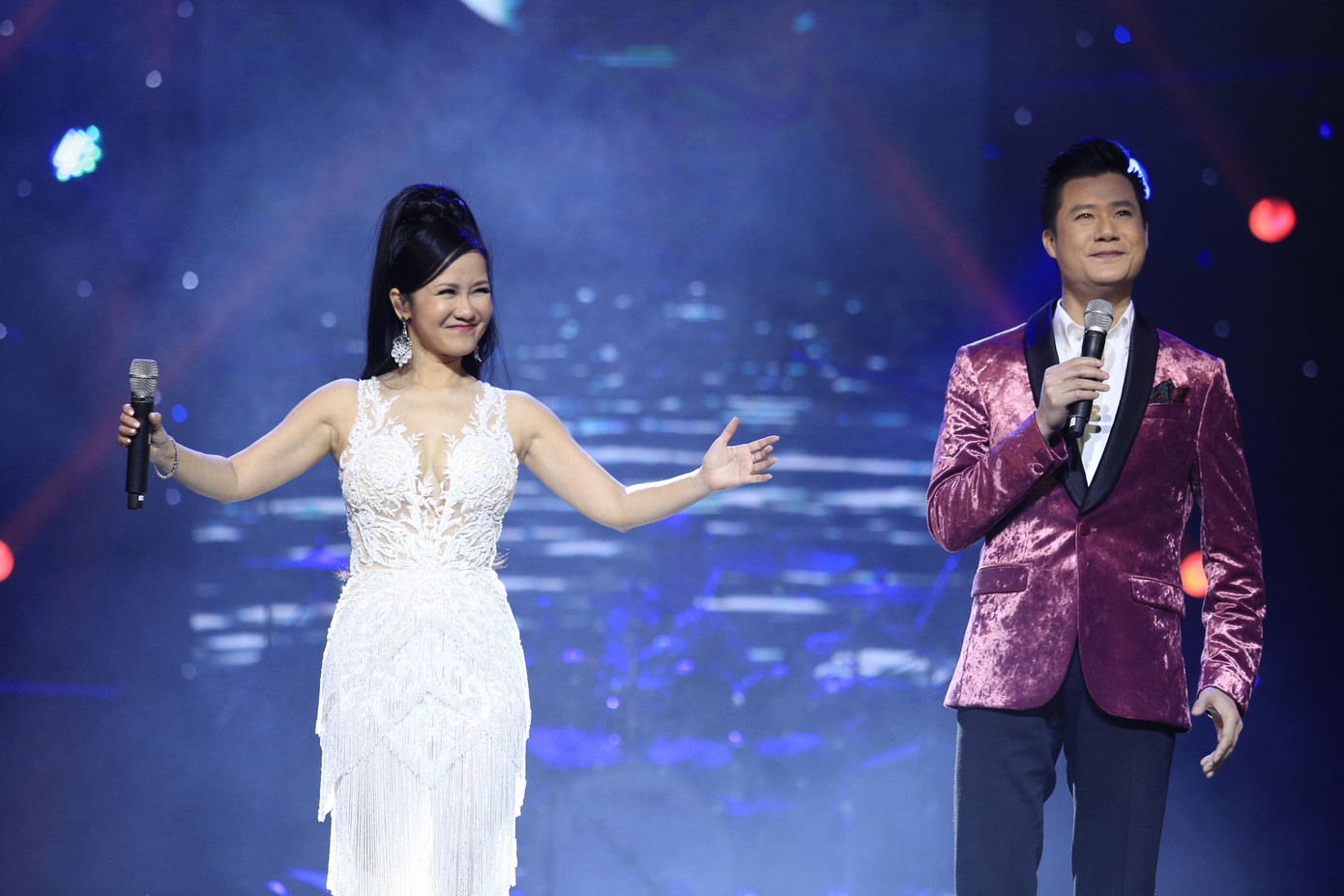 Hồng Nhung và Quang Dũng tâm đầu ý hợp trên sân khấu và cả ngoài đời. Ảnh: MEDIA MAX. Hồng Nhung và Quang Dũng tâm đầu ý hợp trên sân khấu và cả ngoài đời. Ảnh: MEDIA MAX.