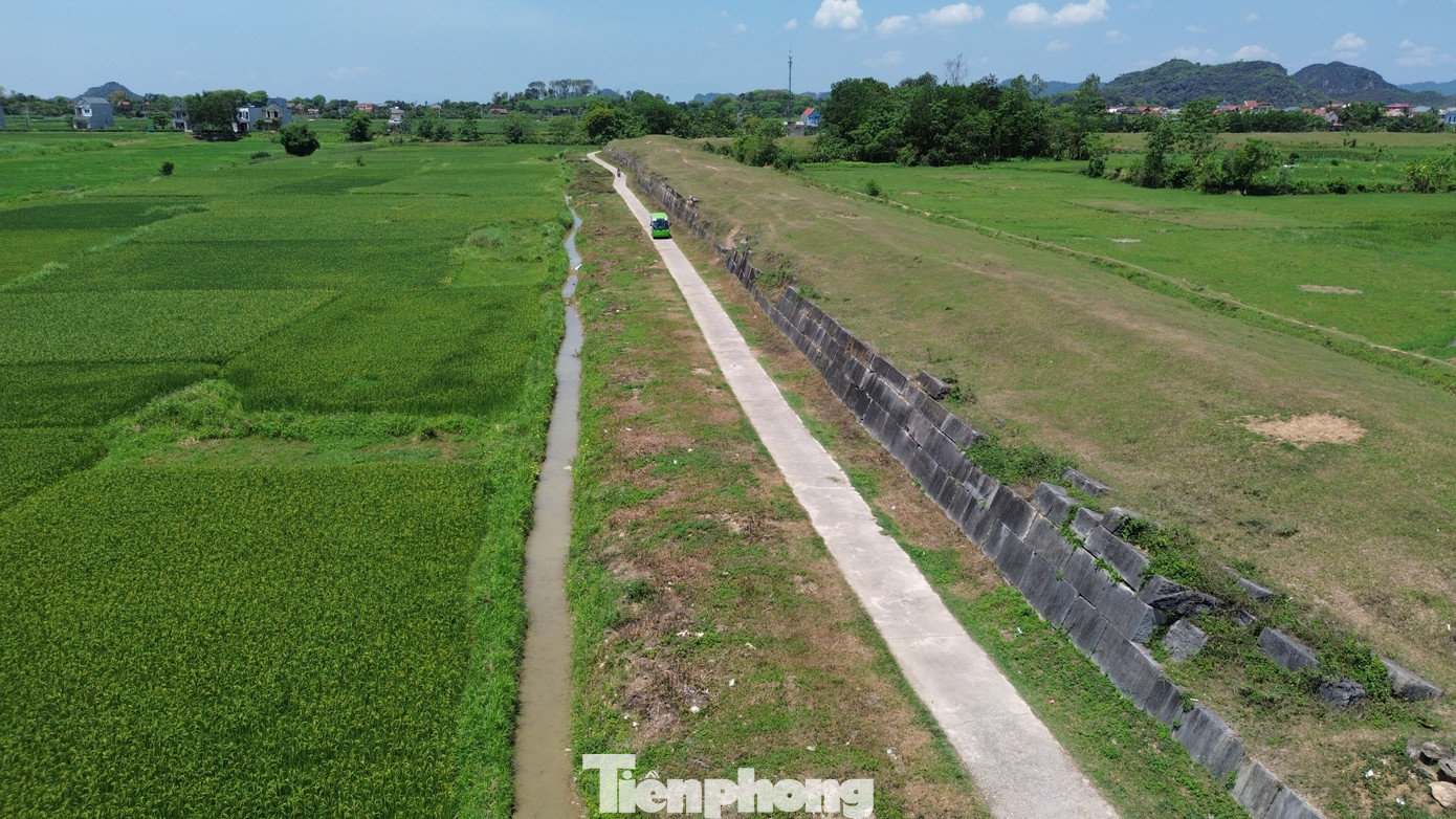 Một đoạn tường thành phía Nam không còn nguyên vẹn.