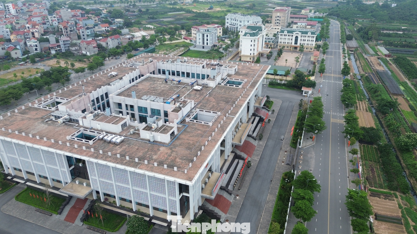 Tuy nhiên, sau sắp xếp, trụ sở Trung tâm hành chính quận Bắc Từ Liêm sẽ là trụ sở của phường Tây Tựu. Theo hướng dẫn mới nhất, tổng số cán bộ một phường tại Hà Nội với đặc thù dân số đông thì cũng chỉ tối đa 50 cán bộ.