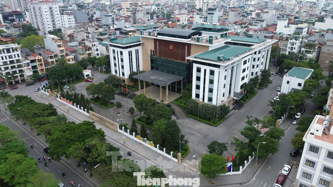 Theo phương án sắp xếp, phường Đống Đa thành lập trên cơ sở nhập toàn bộ diện tích tự nhiên và dân số của phường Thịnh Quang (thuộc quận Đống Đa); phần lớn diện tích tự nhiên và dân số của các phường: Trung Liệt, Quang Trung (thuộc quận Đống Đa); một phần diện tích tự nhiên và dân số của các phường: Láng Hạ, Ô Chợ Dừa, Nam Đồng (thuộc quận Đống Đa). Sau sắp xếp, phường Đống Đa có diện tích tự nhiên là 2,06 km2 với số dân 81.358 người. Dự kiến, trụ sở của Đảng ủy, HĐND - UBND phường sẽ sử dụng khối nhà C trụ sở của Quận ủy- HĐND-UBND quận hiện nay; trụ sở của MTTQ và các tổ chức chính trị - xã hội sẽ sử dụng trụ sở UBND phường Ô Chợ Dừa hiện nay. Theo phương án sắp xếp, phường Đống Đa thành lập trên cơ sở nhập toàn bộ diện tích tự nhiên và dân số của phường Thịnh Quang (thuộc quận Đống Đa); phần lớn diện tích tự nhiên và dân số của các phường: Trung Liệt, Quang Trung (thuộc quận Đống Đa); một phần diện tích tự nhiên và dân số của các phường: Láng Hạ, Ô Chợ Dừa, Nam Đồng (thuộc quận Đống Đa). Sau sắp xếp, phường Đống Đa có diện tích tự nhiên là 2,06 km2 với số dân 81.358 người. Dự kiến, trụ sở của Đảng ủy, HĐND - UBND phường sẽ sử dụng khối nhà C trụ sở của Quận ủy- HĐND-UBND quận hiện nay; trụ sở của MTTQ và các tổ chức chính trị - xã hội sẽ sử dụng trụ sở UBND phường Ô Chợ Dừa hiện nay.