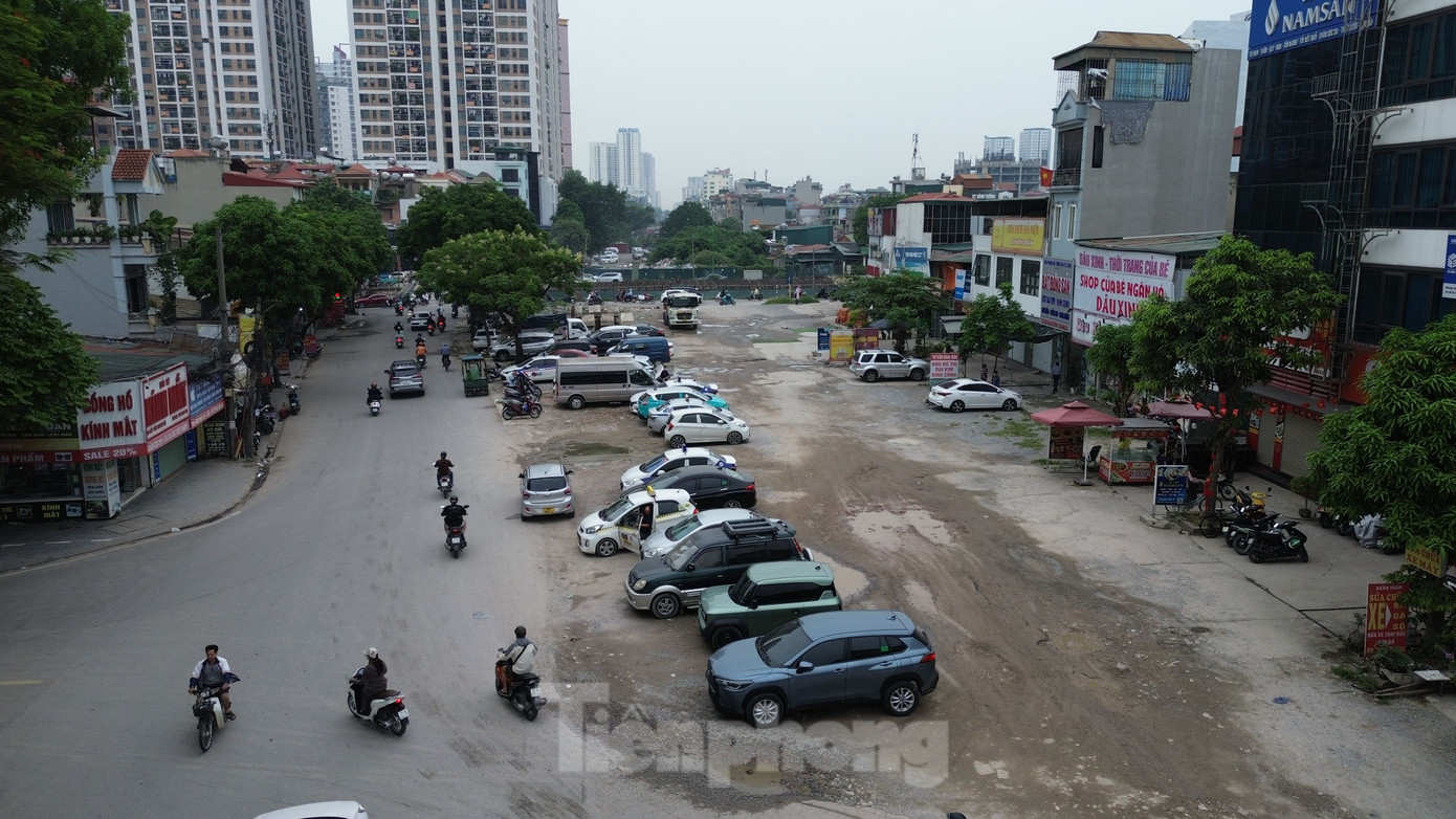 Sáng 27/5, Công ty TNHH Đầu tư Xây dựng Hoàng Mai - Hà Nội phối hợp cùng các cơ quan liên quan tổ chức Lễ tái khởi động Dự án đường vành đai 2,5 đoạn Đầm Hồng - Quốc lộ 1A (quận Hoàng Mai).