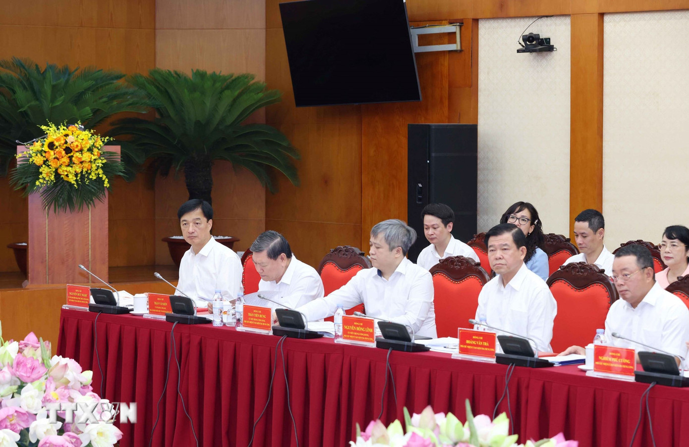 Các đồng chí lãnh đạo Ủy ban Kiểm tra Trung ương tham dự buổi làm việc. (Ảnh: Phương Hoa/TTXVN)