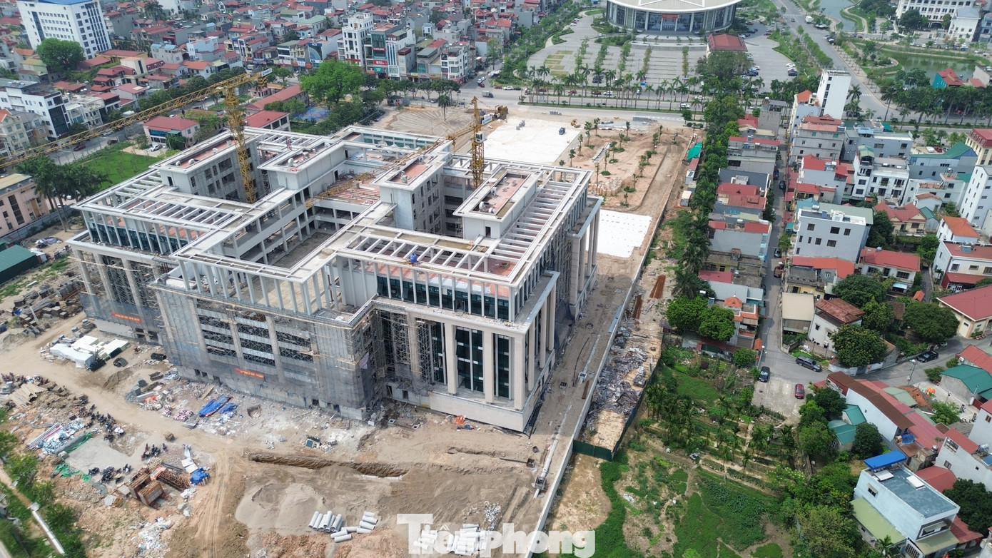 Như vậy, sau khi hoàn thành và đưa vào sử dụng, trụ sở xã Đông Anh sẽ là công trình có tổng mức đầu tư lớn nhất hiện nay. Bởi dự án trụ sở quận Cầu Giấy vừa khánh thành tháng 9/2024 cũng chỉ có tổng mức đầu tư hơn 434 tỷ đồng.