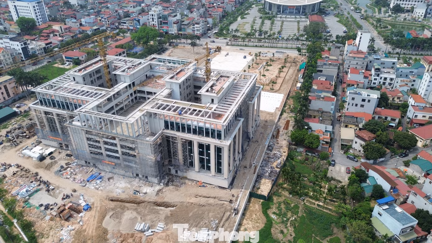 Như vậy, sau khi hoàn thành và đưa vào sử dụng, trụ sở xã Đông Anh sẽ là công trình có tổng mức đầu tư lớn nhất hiện nay. Bởi dự án trụ sở quận Cầu Giấy vừa khánh thành tháng 9/2024 cũng chỉ có tổng mức đầu tư hơn 434 tỷ đồng. Như vậy, sau khi hoàn thành và đưa vào sử dụng, trụ sở xã Đông Anh sẽ là công trình có tổng mức đầu tư lớn nhất hiện nay. Bởi dự án trụ sở quận Cầu Giấy vừa khánh thành tháng 9/2024 cũng chỉ có tổng mức đầu tư hơn 434 tỷ đồng.