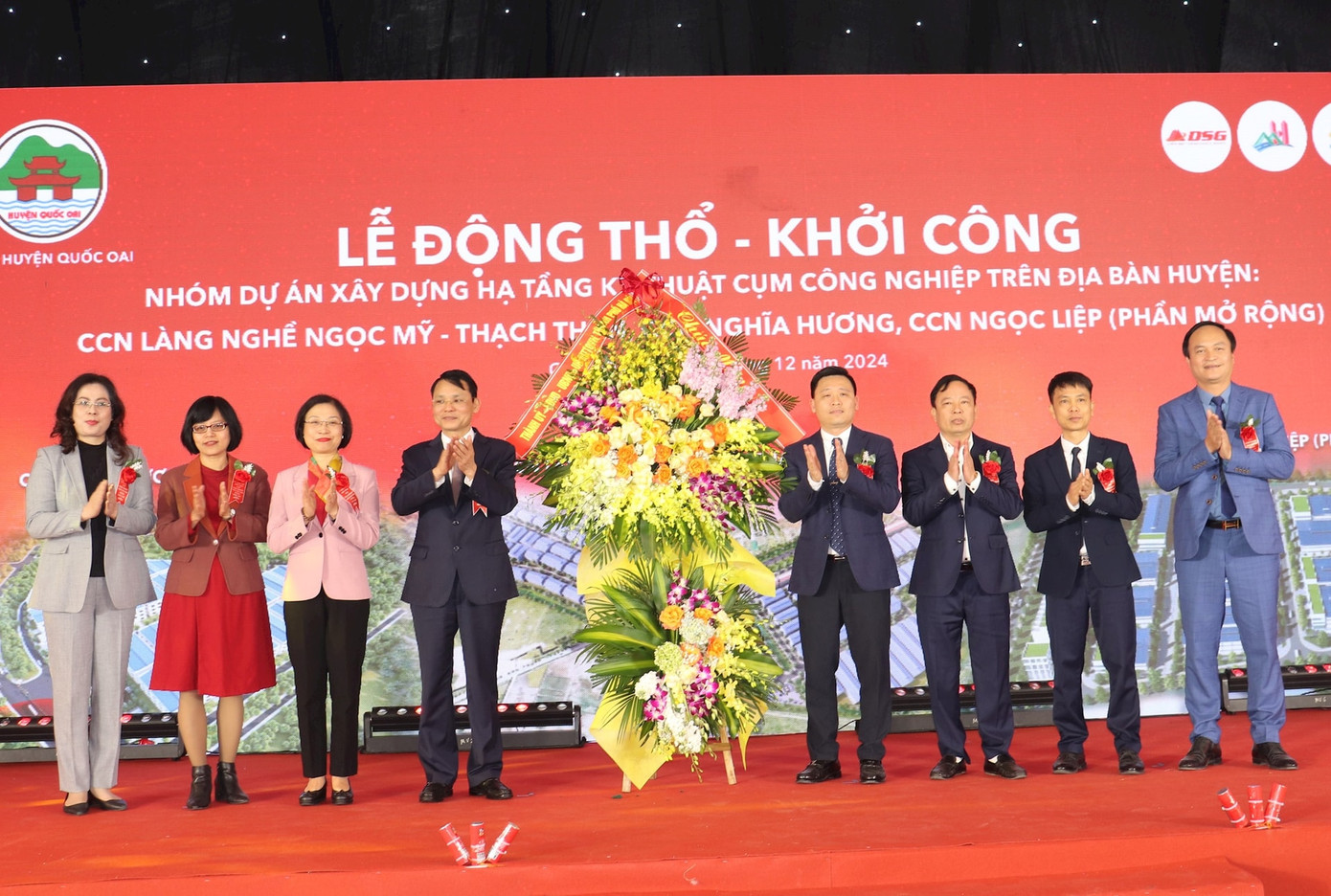 UBND huyện Quốc Oai cho biết, huyện đang yêu cầu các địa phương đẩy nhanh tiến độ GPMB các cự án Cụm công nghiệp làng nghề trên địa bàn. Trong đó, huyện sẽ phối hợp với UBND xã Cộng Hòa xử lý 6 trường hợp vi phạm đất đai trong tháng 5 để khởi công hạ tầng kỹ thuật cụm công nghiệp làng nghề Tân Hòa trong tháng 6/2025. Ảnh: Huyện Quốc Oai khởi công các dự án Cụm công nghiệp làng nghề tháng 12/2024