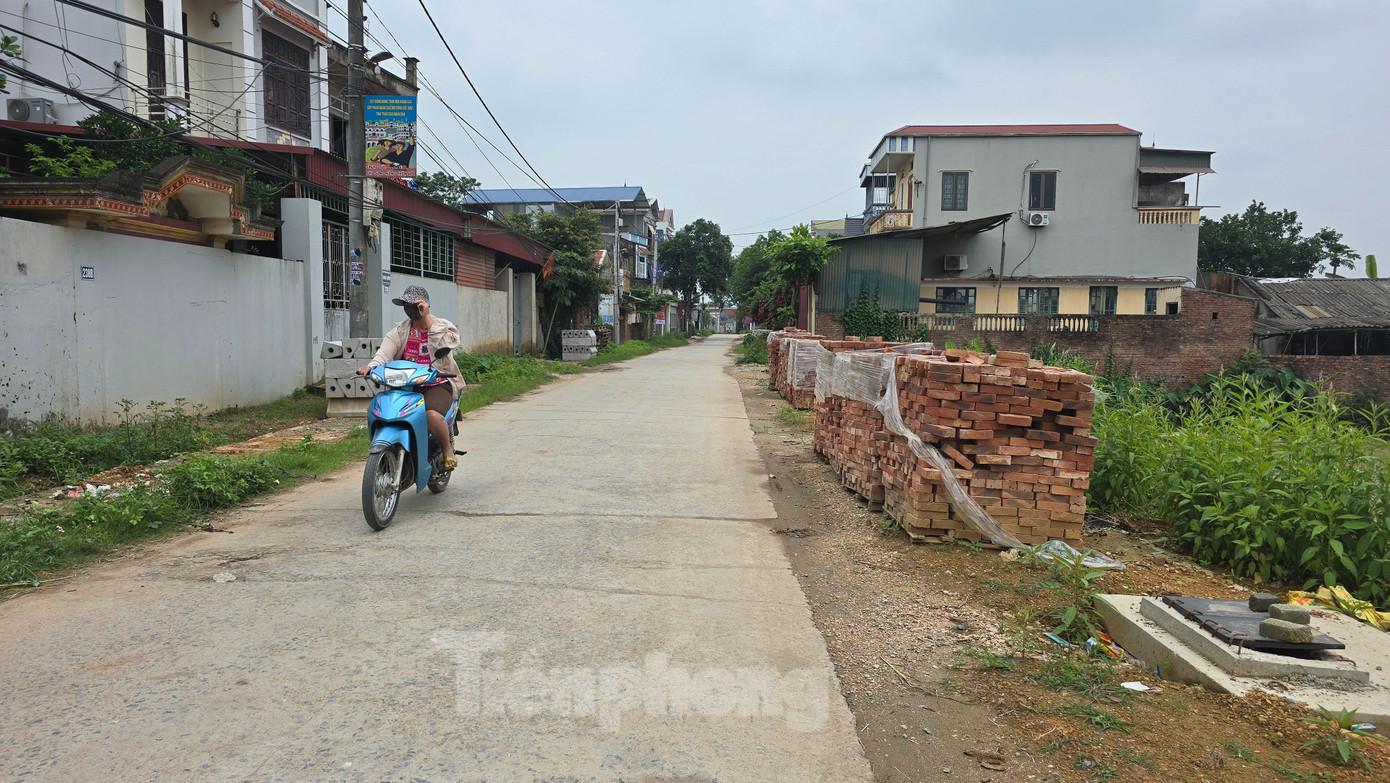 Theo ông Toàn, diện tích đất GPMB dự án liên quan đến gần 180 hộ trên địa bàn. Đến nay, vẫn còn gần 50 hộ chưa bàn giao mặt bằng để triển khai dự án.