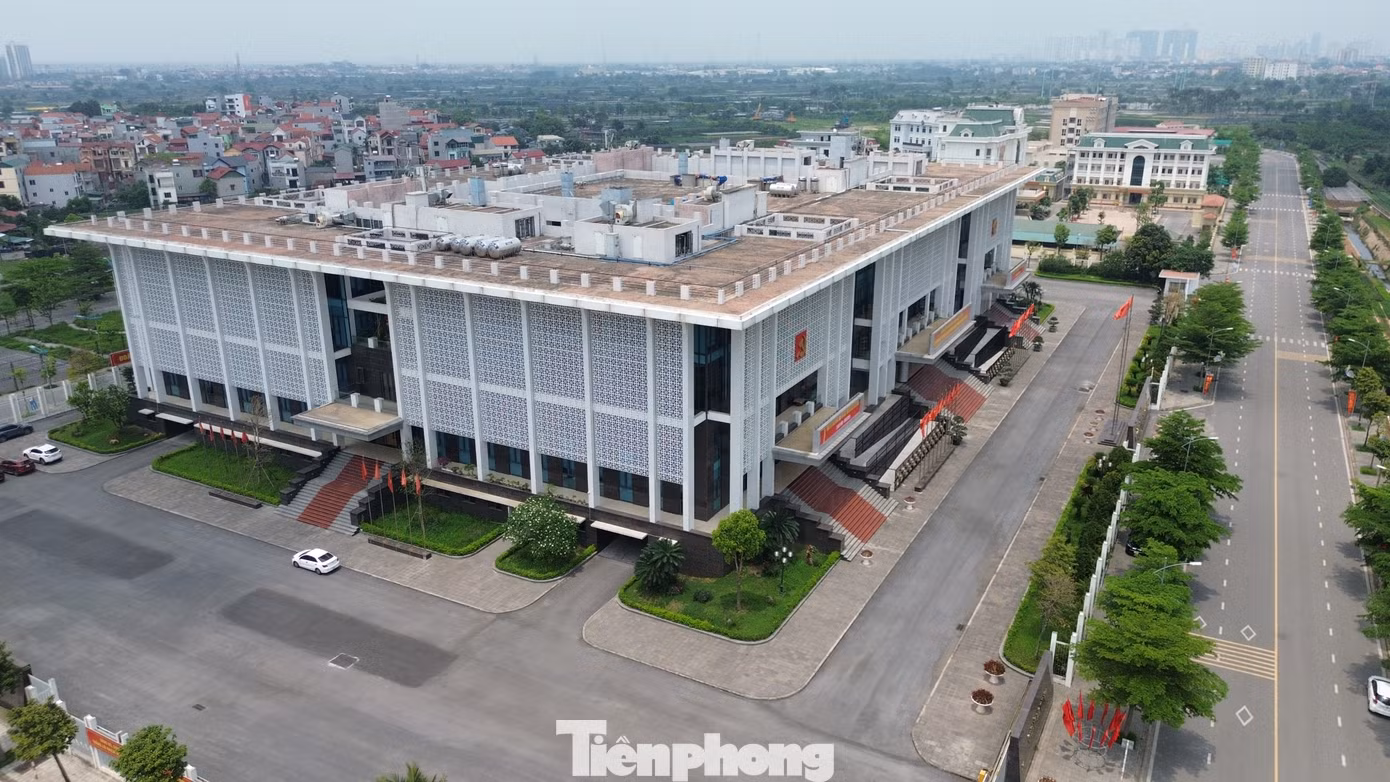 Dự kiến, trụ sở của Đảng ủy, HĐND, UBND, MTTQ và các tổ chức chính trị - xã hội phường Tây Tựu sẽ sử dụng trụ sở Quận ủy - HĐND - UBND quận Bắc Từ Liêm hiện nay. Dự kiến, trụ sở của Đảng ủy, HĐND, UBND, MTTQ và các tổ chức chính trị - xã hội phường Tây Tựu sẽ sử dụng trụ sở Quận ủy - HĐND - UBND quận Bắc Từ Liêm hiện nay.