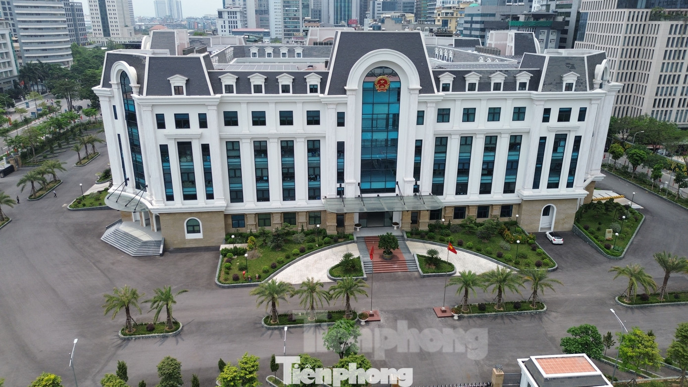 Tại kỳ họp thứ 22 được tổ chức ngày 29/4, HĐND TP Hà Nội đã thông qua phương án sắp xếp đơn vị hành chính cấp xã trên địa bàn thành phố. Theo đó, sau sắp xếp Hà Nội còn 126 xã, phường, giảm 400 xã, phường so với trước khi thực hiện sắp xếp. Tại kỳ họp thứ 22 được tổ chức ngày 29/4, HĐND TP Hà Nội đã thông qua phương án sắp xếp đơn vị hành chính cấp xã trên địa bàn thành phố. Theo đó, sau sắp xếp Hà Nội còn 126 xã, phường, giảm 400 xã, phường so với trước khi thực hiện sắp xếp.