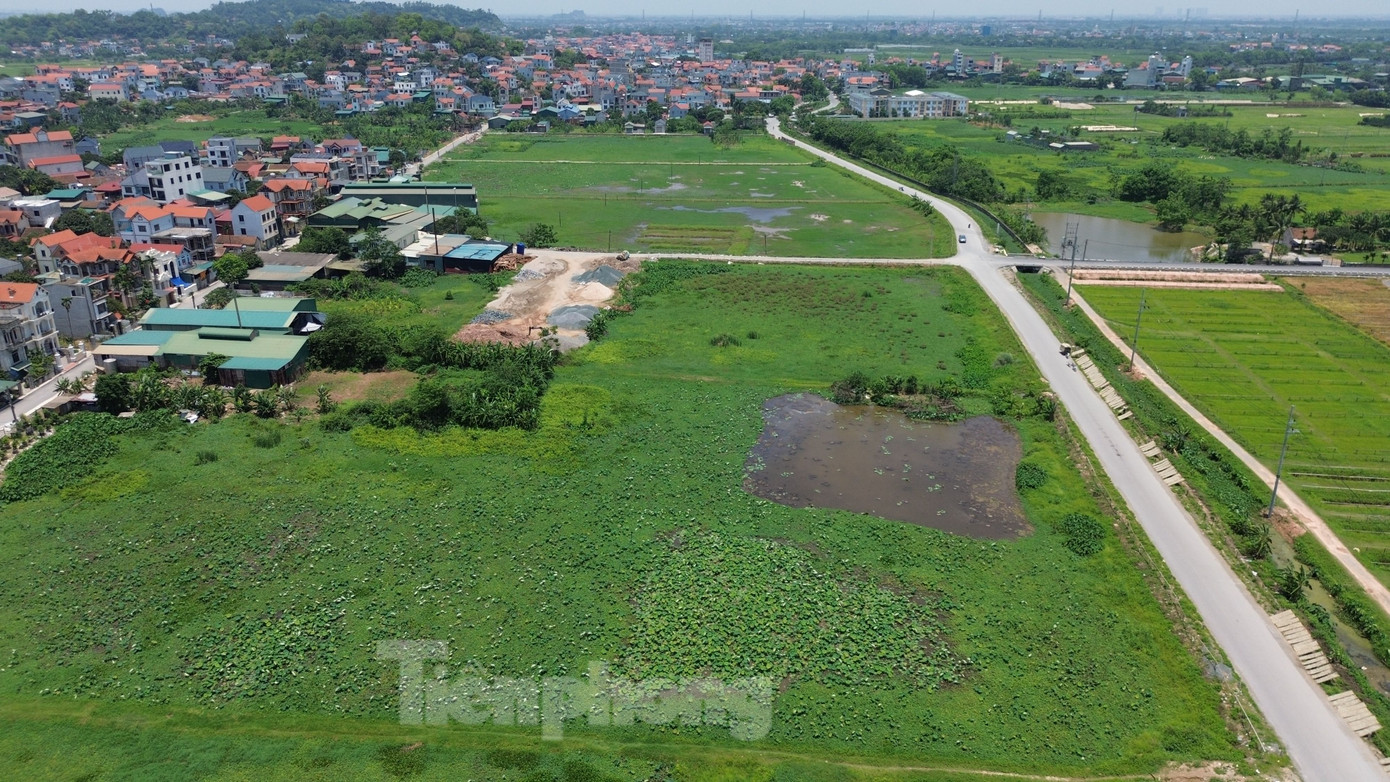 Tuy nhiên, do vướng mắc về giải phóng mặt bằng nên dự án vẫn chưa thể triển khai. Thậm chí, chủ đầu tư đã phải 4 lần xin gia hạn tiến độ dự án. Trong đó, hạn cuối cùng dự án phải hoàn thành, đưa vào hoạt động là tháng 12/2025.