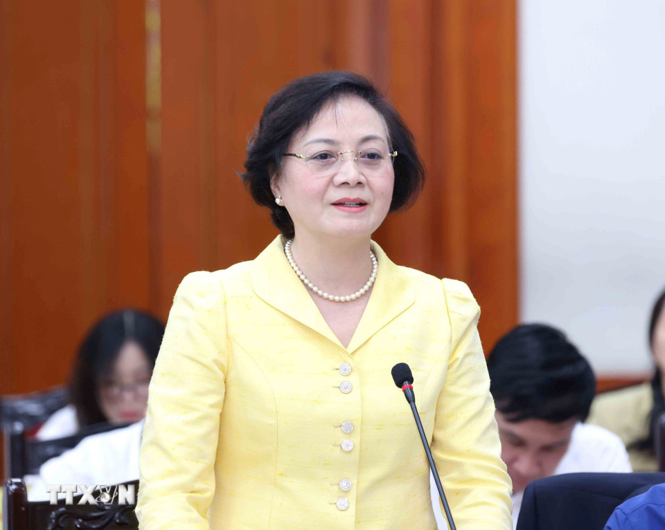 Đồng chí Phạm Thị Thanh Trà, Ủy viên Trung ương Đảng, Bộ trưởng Bộ Nội vụ phát biểu tại buổi làm việc.