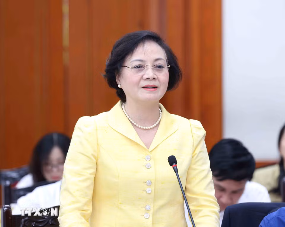 Đồng chí Phạm Thị Thanh Trà, Ủy viên Trung ương Đảng, Bộ trưởng Bộ Nội vụ phát biểu tại buổi làm việc.