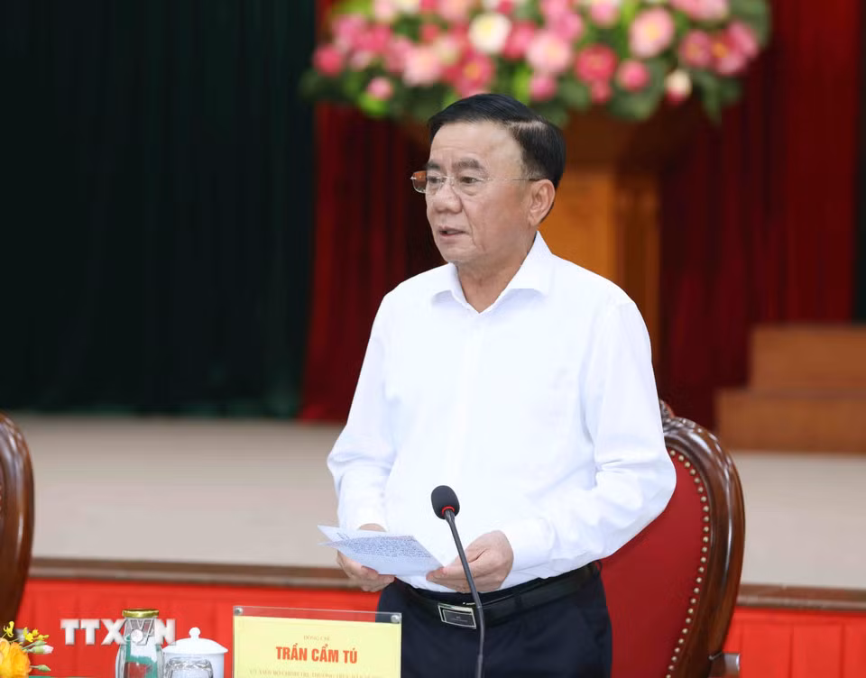 Đồng chí Trần Cẩm Tú, Ủy viên Bộ Chính trị, Thường trực Ban Bí thư phát biểu tại buổi làm việc.