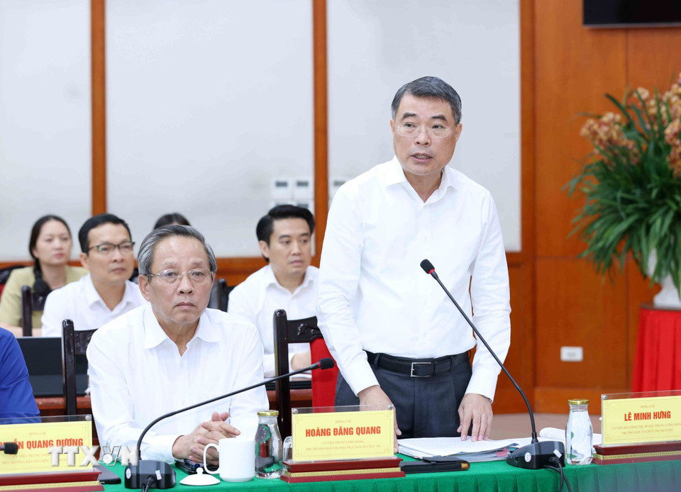 Đồng chí Lê Minh Hưng, Ủy viên Bộ Chính trị, Bí thư Trung ương Đảng, Trưởng ban Tổ chức Trung ương phát biểu tại buổi làm việc.