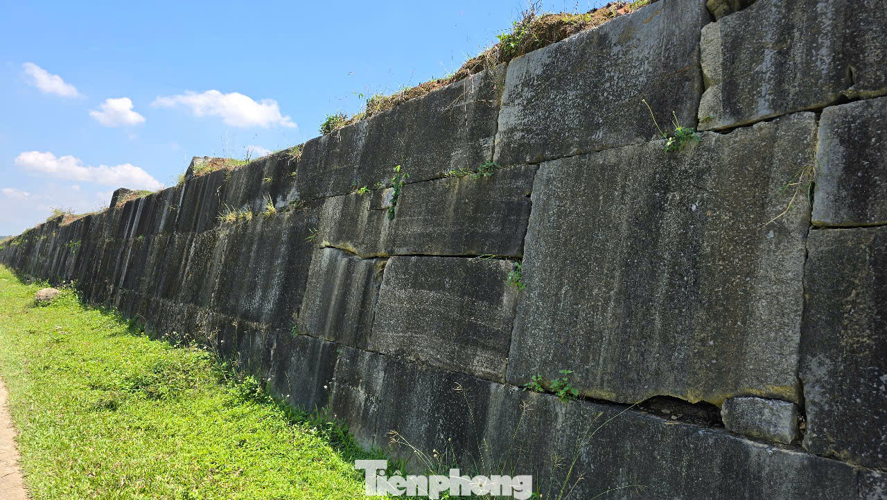 Một đoạn tường thành phía Đông còn khá nguyên vẹn