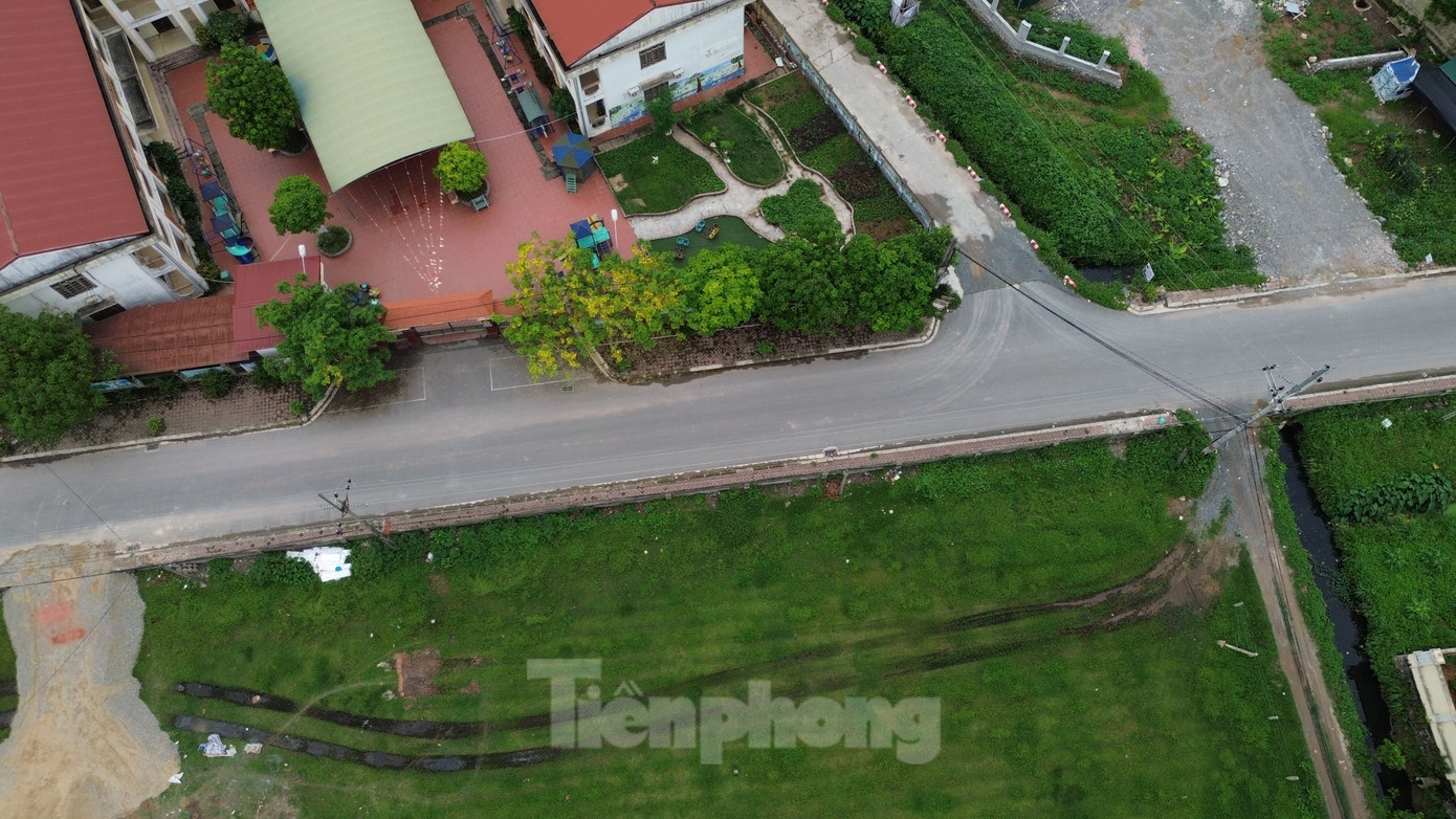 UBND huyện Chương Mỹ cho biết, huyện cũng yêu cầu Tổ công tác của xã tăng cường vận động, tuyên truyền để người dân bàn giao mặt bằng. Đồng thời, đốc thúc, yêu cầu đơn vị thi công đẩy nhanh tiến độ dự án.