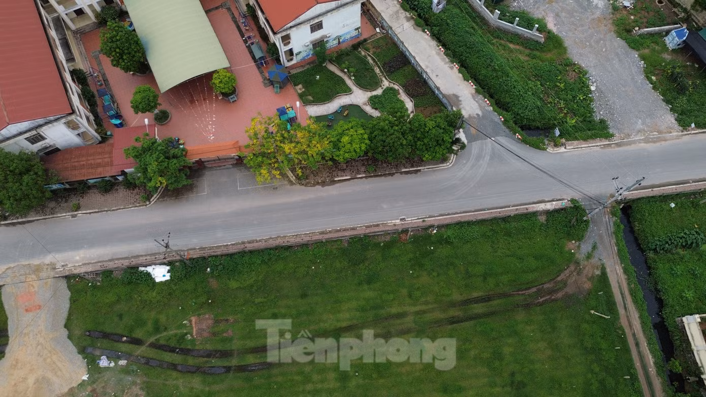 UBND huyện Chương Mỹ cho biết, huyện cũng yêu cầu Tổ công tác của xã tăng cường vận động, tuyên truyền để người dân bàn giao mặt bằng. Đồng thời, đốc thúc, yêu cầu đơn vị thi công đẩy nhanh tiến độ dự án.