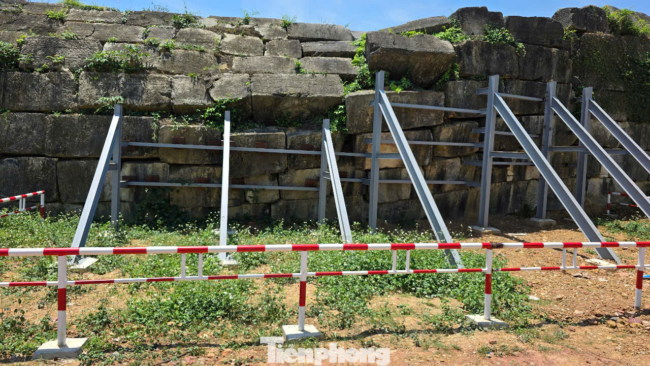 Trước tình trạng đó, tỉnh Thanh Hóa đã triển khai Dự án "Gia cố, chống đỡ cấp thiết các đoạn tường thành có nguy cơ sạt lở thuộc di sản văn hóa thế giới Thành nhà Hồ".