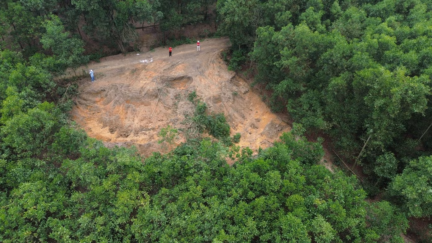 Hiện trường khu vực đồi keo bị các đối tượng hủy hoại để khai thác đất trái phép