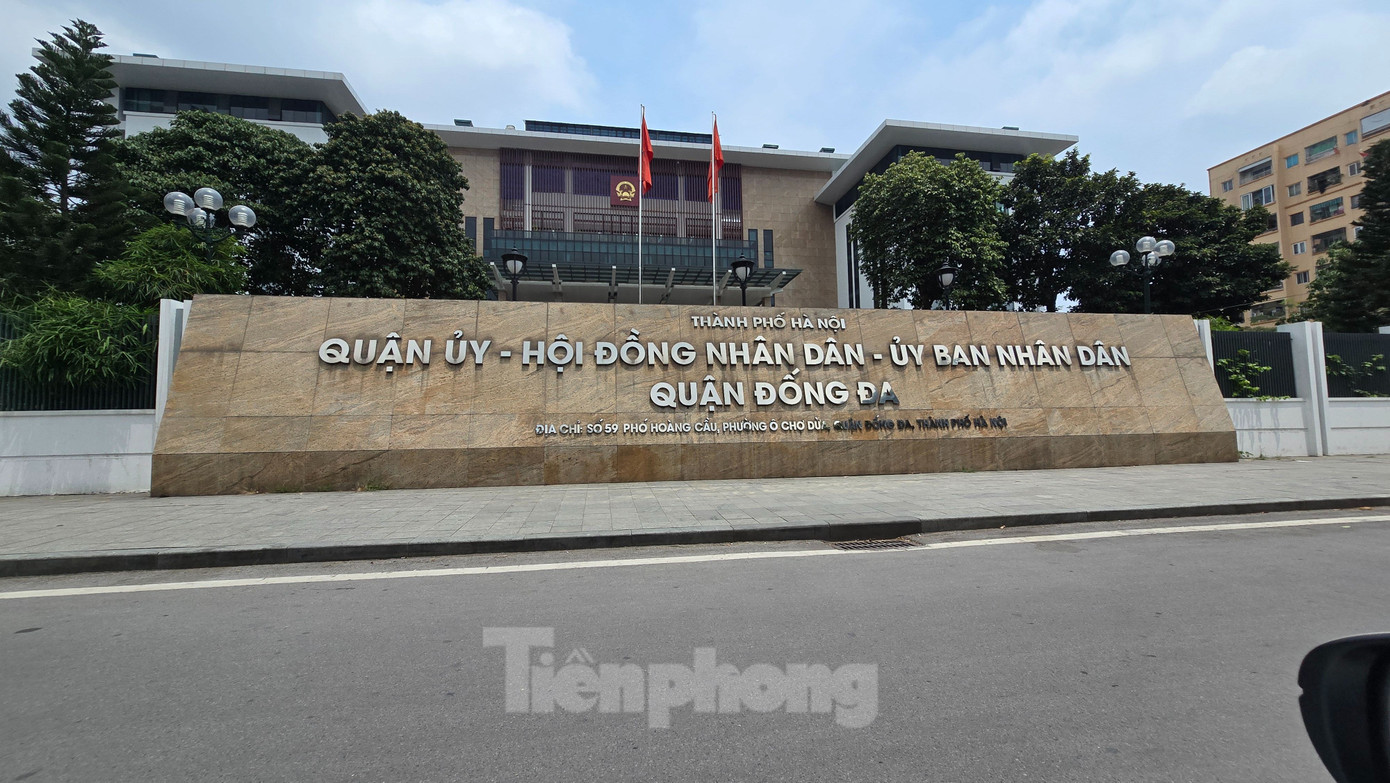 Trong khi đó, trụ sở Quận ủy - HĐND - UBND quận Đống Đa (đường Hoàng Cầu, quận Đống Đa) sẽ trở thành trụ sở làm việc của 2 phường sau sáp nhập, là phường Đống Đa và phường Ô Chợ Dừa. Trong khi đó, trụ sở Quận ủy - HĐND - UBND quận Đống Đa (đường Hoàng Cầu, quận Đống Đa) sẽ trở thành trụ sở làm việc của 2 phường sau sáp nhập, là phường Đống Đa và phường Ô Chợ Dừa.