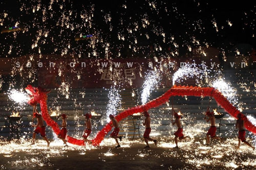 Muôn vẻ những nghi lễ cầu may đầu năm trên thế giới ảnh 4