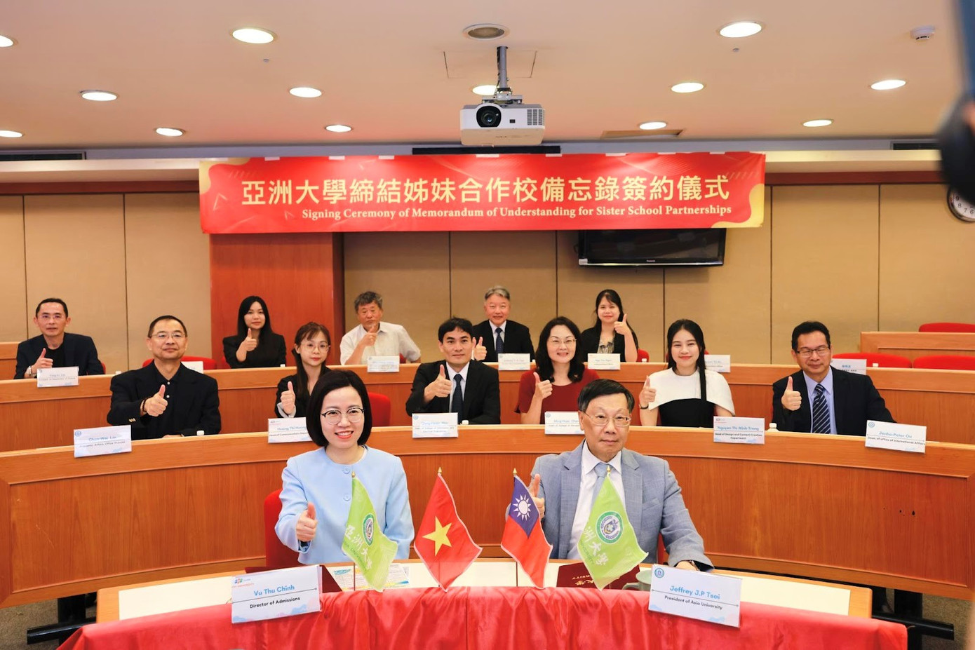 Thoả thuận hợp tác giữa hai trường là tiền đề để triển khai các hoạt động đào tạo và giao lưu học thuật, giúp sinh viên Việt tiếp cận với môi trường giáo dục tiên tiến, cơ hội việc làm toàn cầu. Thoả thuận hợp tác giữa hai trường là tiền đề để triển khai các hoạt động đào tạo và giao lưu học thuật, giúp sinh viên Việt tiếp cận với môi trường giáo dục tiên tiến, cơ hội việc làm toàn cầu.