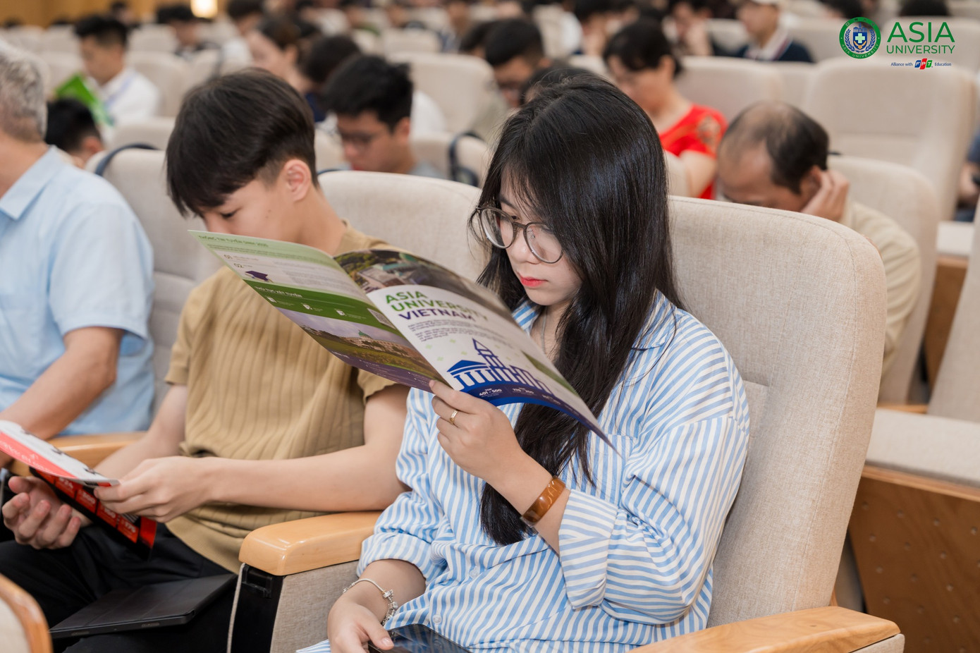 Học sinh THPT tìm hiểu chương trình liên kết quốc tế Asia Vietnam – cánh cửa bước vào hành trình học tập quốc tế, kết nối tương lai nghề nghiệp toàn cầu. Học sinh THPT tìm hiểu chương trình liên kết quốc tế Asia Vietnam – cánh cửa bước vào hành trình học tập quốc tế, kết nối tương lai nghề nghiệp toàn cầu.