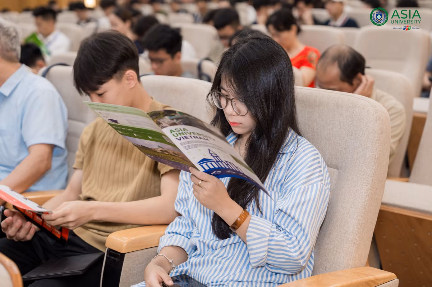 Học sinh THPT tìm hiểu chương trình liên kết quốc tế Asia Vietnam – cánh cửa bước vào hành trình học tập quốc tế, kết nối tương lai nghề nghiệp toàn cầu. Học sinh THPT tìm hiểu chương trình liên kết quốc tế Asia Vietnam – cánh cửa bước vào hành trình học tập quốc tế, kết nối tương lai nghề nghiệp toàn cầu.