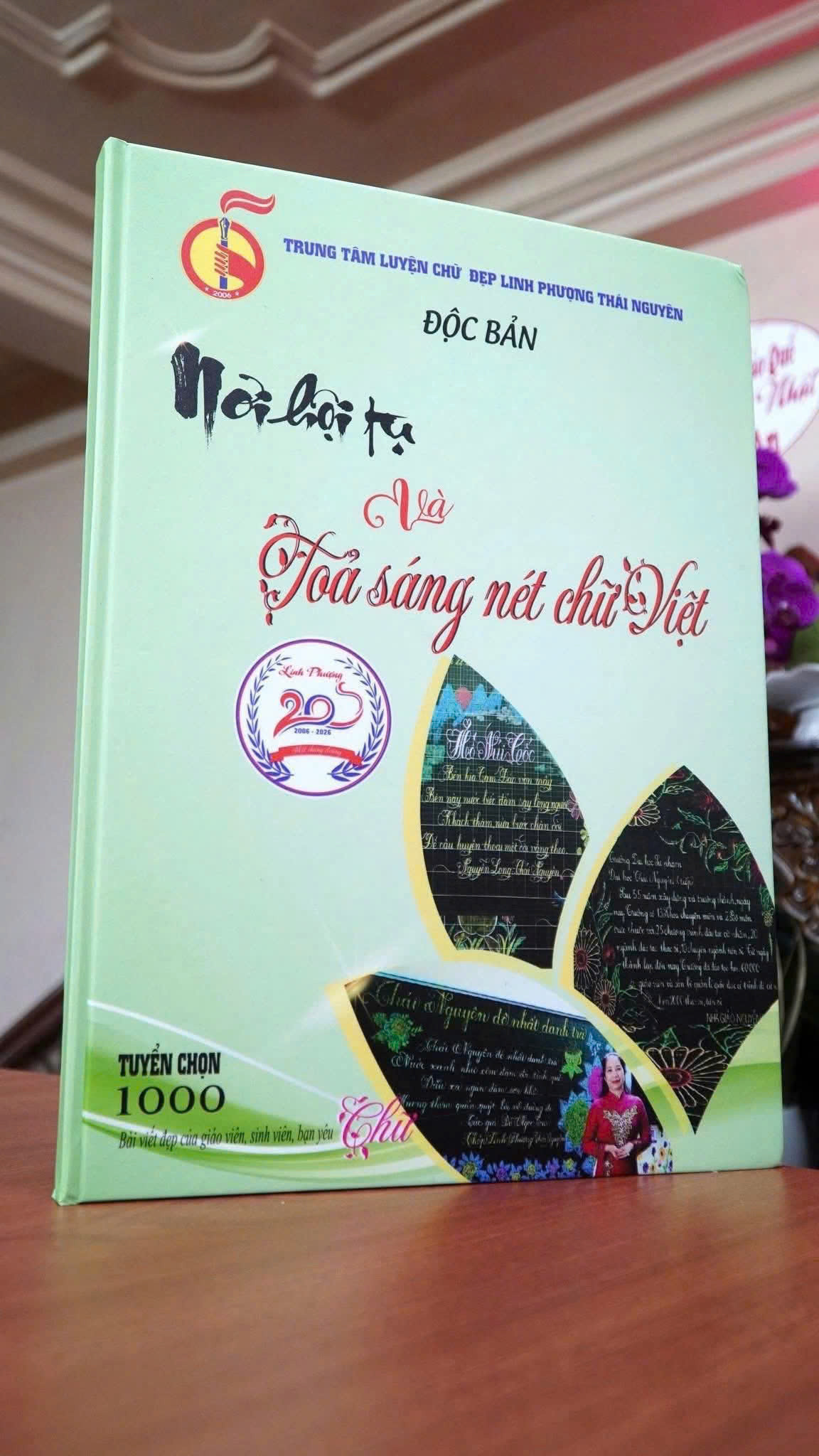 “Nơi hội tụ và tỏa sáng nét chữ Việt” – cuốn độc bản viết tay của hơn 1.000 người chính thức được ghi nhận Kỷ lục Việt Nam.