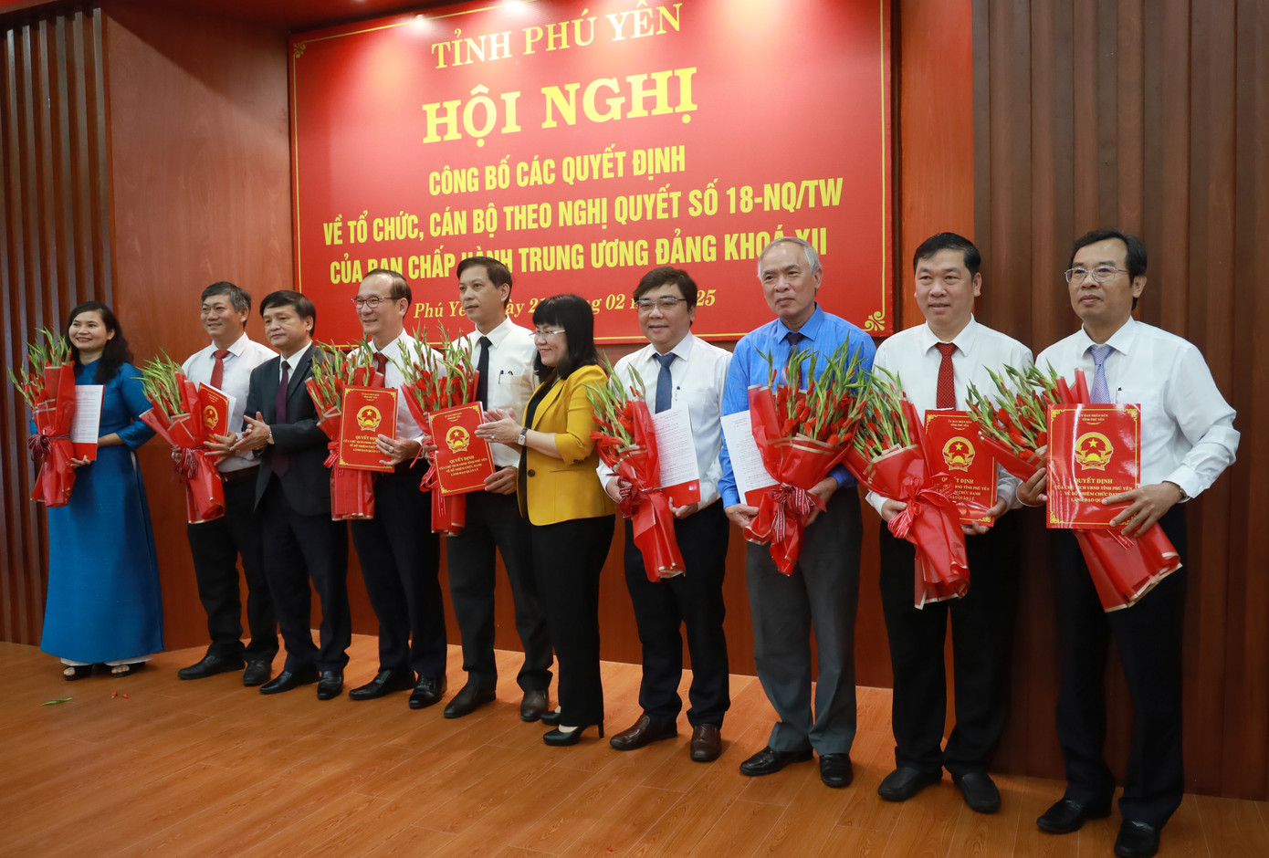 UBND tỉnh sắp xếp 19 cơ quan chuyên môn còn 13 đơn vị thuộc UBND tỉnh. UBND tỉnh sắp xếp 19 cơ quan chuyên môn còn 13 đơn vị thuộc UBND tỉnh.