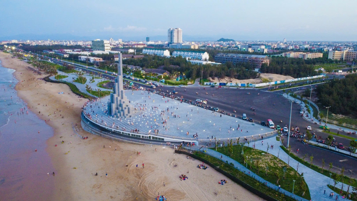 Quảng trường Nghinh Phong tại TP Tuy Hòa. Quảng trường Nghinh Phong tại TP Tuy Hòa.