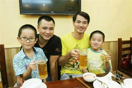 Tự Long và gia đình Xuân Bắc