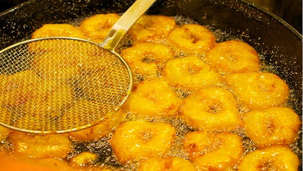 Chất béo bão hòa có trong mỡ động vật, dầu dừa, dầu cọ… làm tăng cholesterol. lam-the-nao-de-ngan-ngua-benh-mo-mau-1