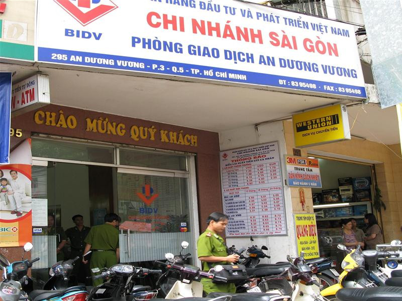 Chi nhánh BIDV 295 An Dương Vương đã trở thành mục tiêu của bọn cướp có sử dụng vũ khí sáng nay, 3/7.