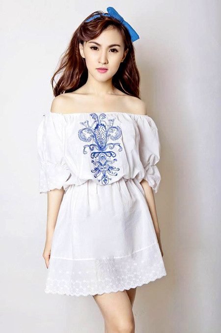 Hot girl Kelly từng bị bác sỹ thẩm mỹ bỏ rơi khi chiếc cằm bị biến dạng, thối rữa sau phẫu thuật