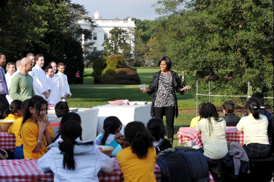 Bà Obama chiêu đãi bữa ăn nhẹ. Bà Obama chiêu đãi bữa ăn nhẹ