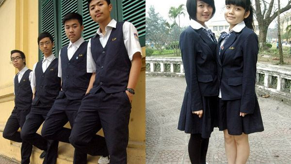 Hơn 100 năm thành lập, trường Chu Văn An - Hà Nội mới đưa ra một quyết định mang tính đột phá, đầy táo bạo đó chính là thay đổi đồng phục trường. Trên đây là hình ảnh đồng phục mùa đông dành cho nam và nữ
