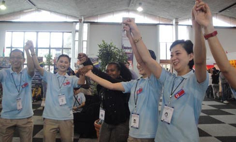 Đoàn kết là sức mạnh. Ảnh: T.Đ