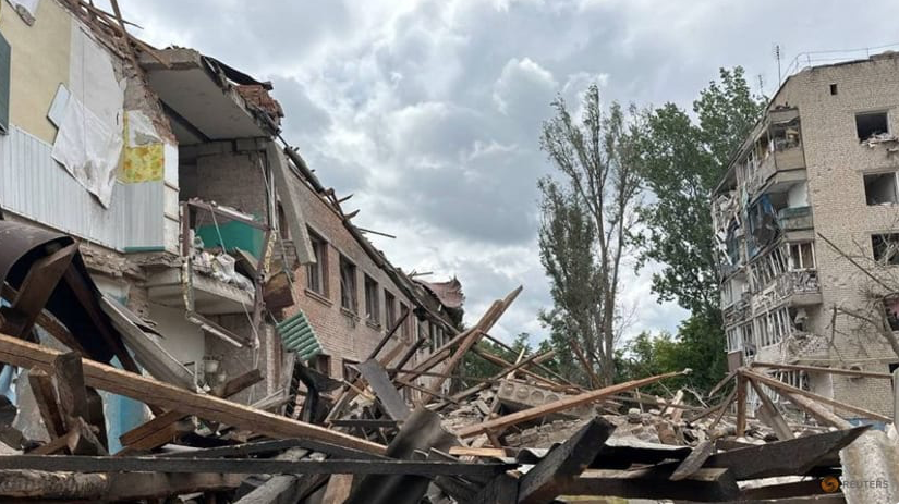 Hai toà nhà ở tỉnh Zaporizhzhia của Ukraine bị hư hỏng sau cuộc không kích ngày 10/7. (Ảnh: Reuters) Hai toà nhà ở tỉnh Zaporizhzhia của Ukraine bị hư hỏng sau cuộc không kích ngày 10/7. (Ảnh: Reuters)