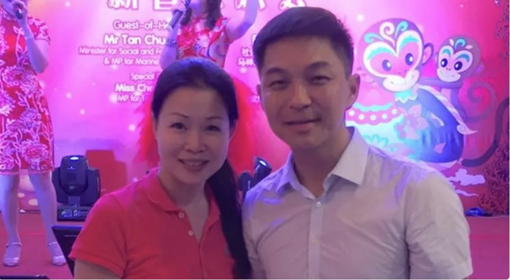 Ông Tan Chuan-Jin và bà Cheng Li trong bức ảnh chụp chung năm 2016 Ông Tan Chuan-Jin và bà Cheng Li trong bức ảnh chụp chung năm 2016