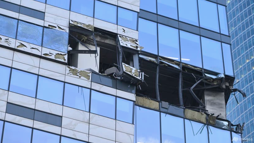 Một toà nhà văn phòng ở Mátxcơva bị hư hại sau khi bị máy bay không người lái tấn công ngày 30/7. (Ảnh: AP)