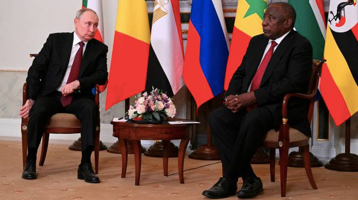 Tổng thống Nga Vladimir Putin và Tổng thống Nam Phi Cyril Ramaphosa. (Ảnh: AP)