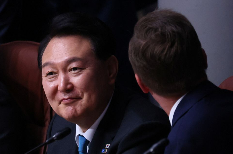 Tổng thống Hàn Quốc Yoon Suk Yeol dự Hội nghị thượng đỉnh NATO ở Lithuania ngày 12/7. (Ảnh: Reuters) Tổng thống Hàn Quốc Yoon Suk Yeol dự Hội nghị thượng đỉnh NATO ở Lithuania ngày 12/7. (Ảnh: Reuters)