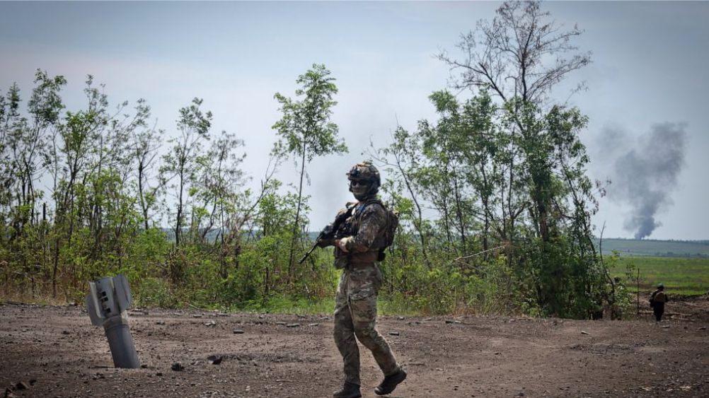 Lính Ukraine ở vùng Zaporizhzhia ngày 23/6. (Ảnh: AP)