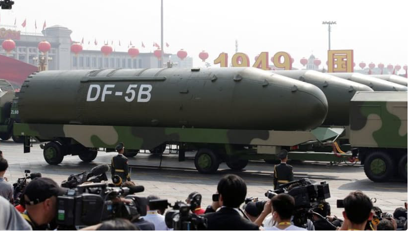 Xe chở tên lửa đạn đạo xuyên lục địa DF-5B đi qua quảng trường Thiên An Môn trong cuộc duyệt binh đánh dấu kỷ niệm 70 năm Quốc khánh Trung Quốc. (Ảnh: Reuters)