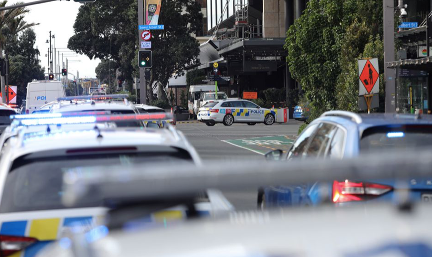 Xe cảnh sát gần hiện trường vụ xả súng. (Ảnh: Reuters)