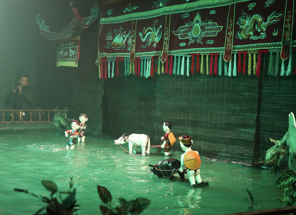 Múa rối nước là một loại hình nghệ thuật sân khấu dân gian truyền thống ra đời từ nền văn minh lúa nước. Từ nghệ thuật dân gian, múa rối nước đã trở thành môn nghệ thuật truyền thống và là một sáng tạo đặc trưng của người Việt Nam. Múa rối nước là một loại hình nghệ thuật sân khấu dân gian truyền thống ra đời từ nền văn minh lúa nước. Từ nghệ thuật dân gian, múa rối nước đã trở thành môn nghệ thuật truyền thống và là một sáng tạo đặc trưng của người Việt Nam.