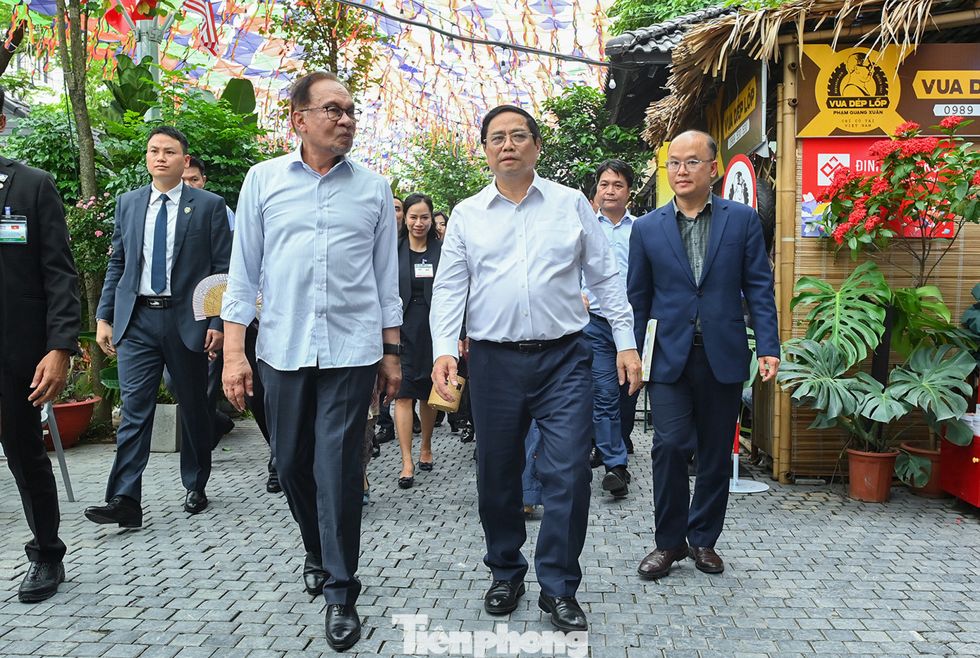 Được mở cửa từ năm 2017, phố sách 19/12 thuộc quận Hoàn Kiếm không chỉ là nơi bán sách mà còn là không gian văn hóa, nơi tổ chức các sự kiện giới thiệu tác phẩm mới, giao lưu gặp gỡ, tọa đàm với các tác giả.